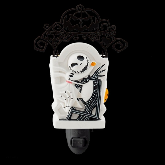 Scentsy Nightmare Before Christmas mini warmer. - Picture 3 of 3